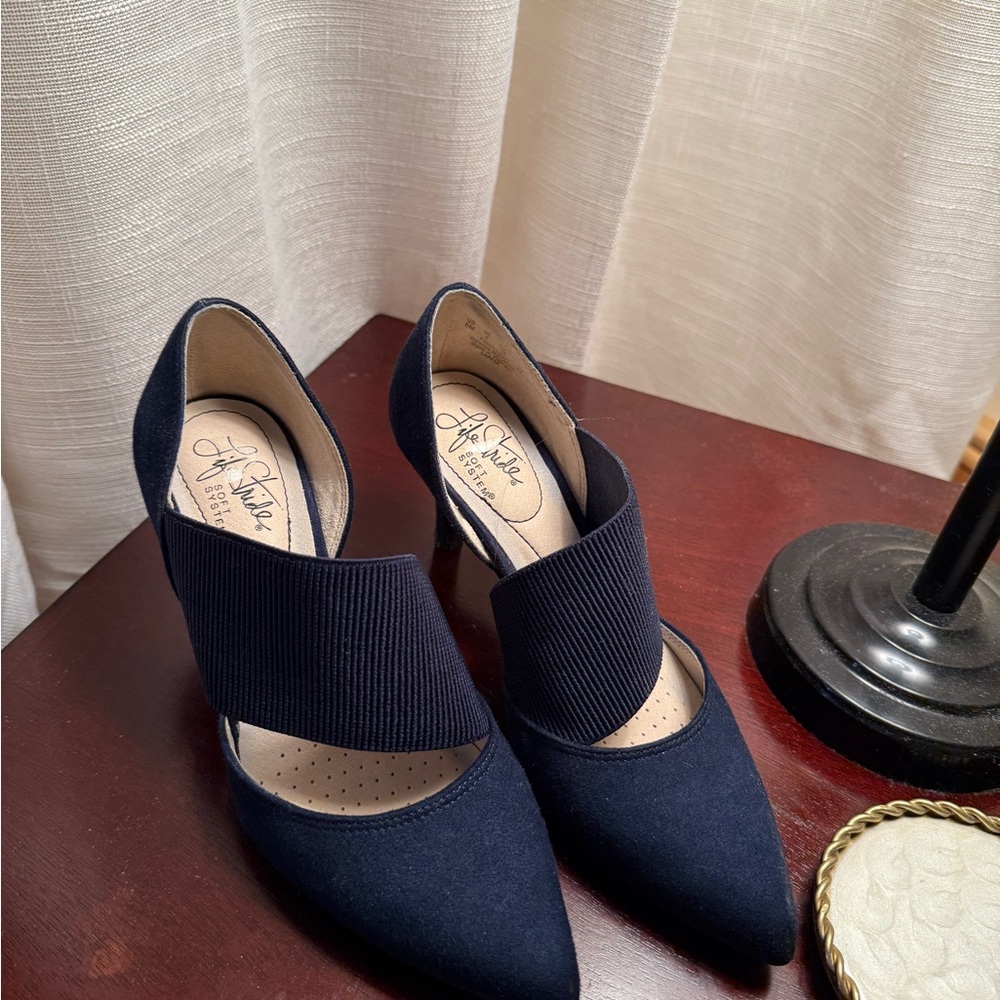 Life Stride Navy Pointed Heels